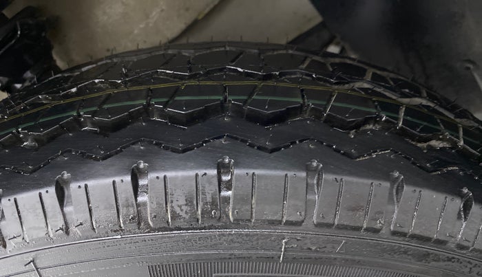 2019 Maruti Eeco 5 STR WITH AC PLUSHTR, Petrol, Manual, 12,606 km, Left Front Tyre Tread