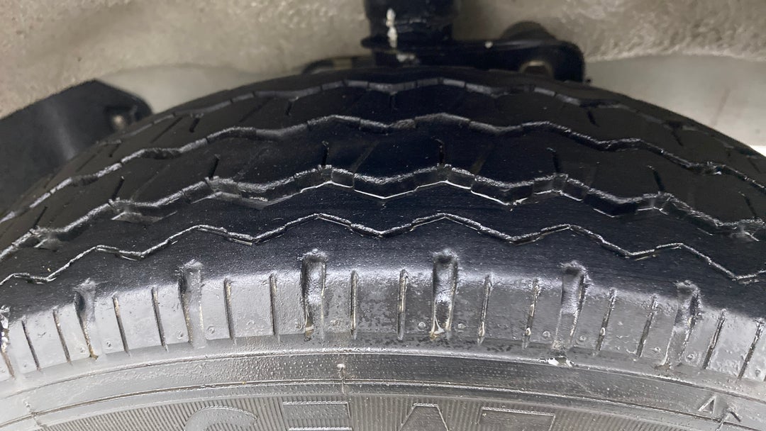 Right Front Tyre Tread
