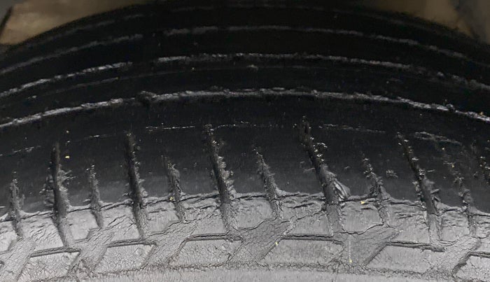2016 Mahindra XUV500 W6 4X2, Diesel, Manual, 79,313 km, Left Front Tyre Tread