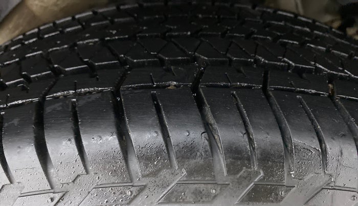 2016 Mahindra XUV500 W6 4X2, Diesel, Manual, 79,313 km, Left Rear Tyre Tread