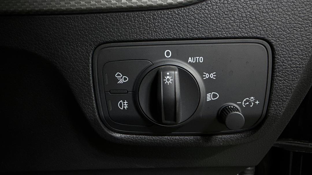 2021 Audi Q2 35 Tfsi, Automatic, 18417 km, Utility Switches/Buttons