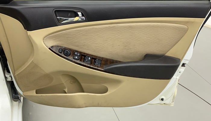 2012 Hyundai Verna FLUIDIC 1.6 VTVT SX, Petrol, Manual, 85,385 km, Driver Side Door Panels Control