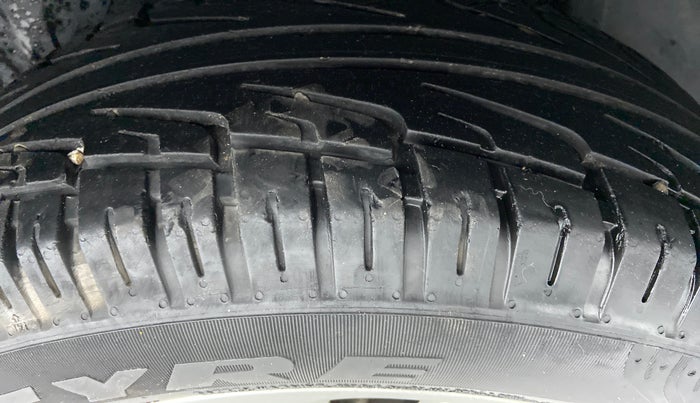 2015 Maruti S Cross ALPHA 1.3, Diesel, Manual, 47,274 km, Left Rear Tyre Tread