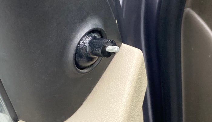 2015 Hyundai i10 MAGNA 1.1, Petrol, Manual, 67,527 km, Left rear-view mirror - ORVM knob broken and not working
