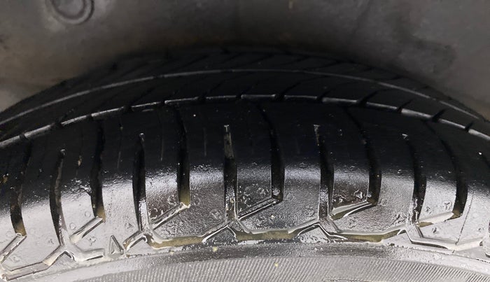2015 Hyundai i10 MAGNA 1.1, Petrol, Manual, 67,527 km, Right Rear Tyre Tread