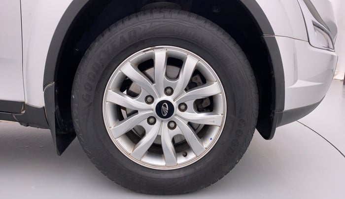 2019 Mahindra XUV500 W9, Diesel, Manual, 71,000 km, Right Front Wheel