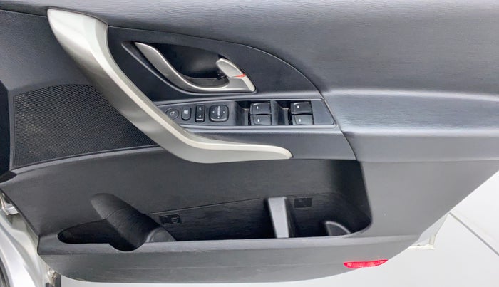 2019 Mahindra XUV500 W9, Diesel, Manual, 71,000 km, Driver Side Door Panels Control
