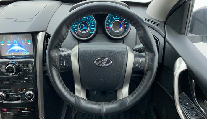 2019 Mahindra XUV500 W9, Diesel, Manual, 71,000 km, Steering Wheel Close Up