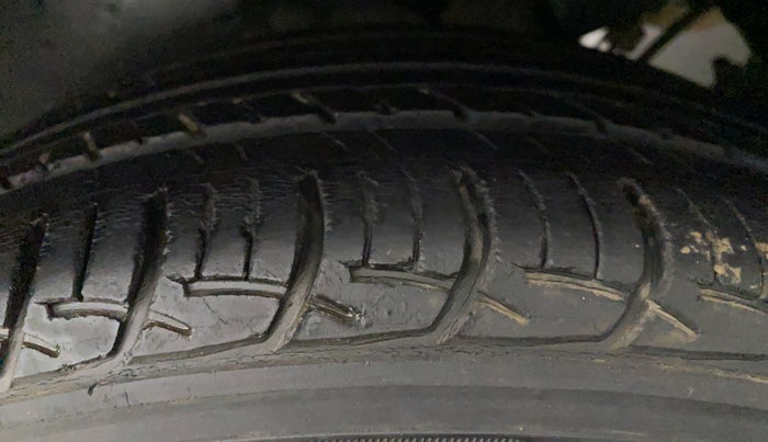 2015 Maruti Swift Dzire ZXI, Petrol, Manual, 54,899 km, Left Rear Tyre Tread