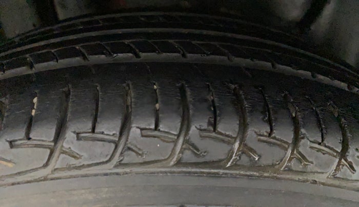 2015 Maruti Swift Dzire ZXI, Petrol, Manual, 54,969 km, Right Front Tyre Tread