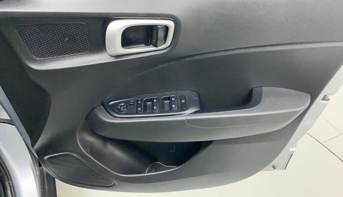 2020 Hyundai VENUE S 1.2, Petrol, Manual, 37,738 km, Driver Side Door Panels Control