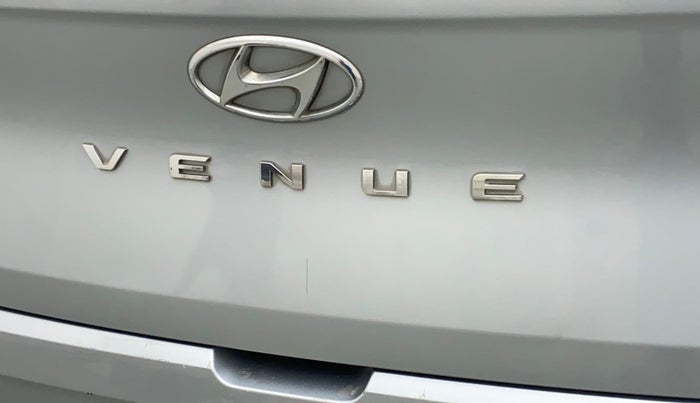 2020 Hyundai VENUE S 1.2, Petrol, Manual, 37,738 km, Dicky (Boot door) - Minor scratches