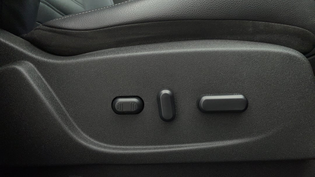 2016 Ford Escape Titanium (awd), Automatic, 58583 km, Drivers Side Adjustment Panel