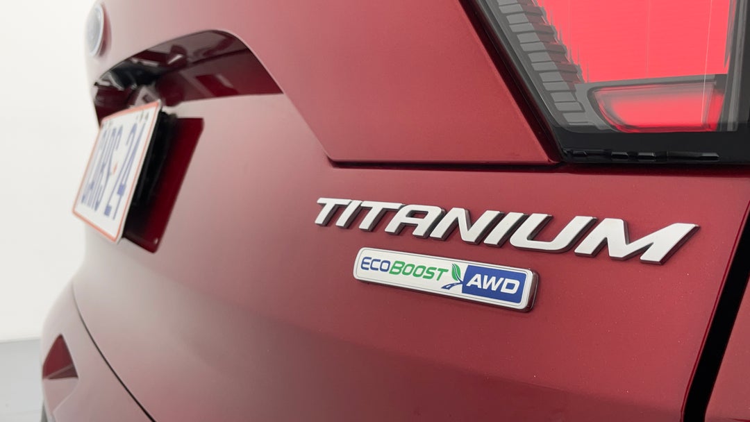 2016 Ford Escape Titanium (awd), Automatic, 58583 km, Badge (Boot Right Side)