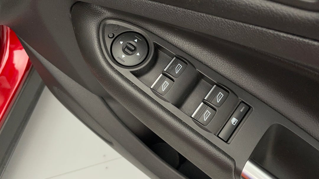 2016 Ford Escape Titanium (awd), Automatic, 58583 km, Drivers Side Door Panel Controls