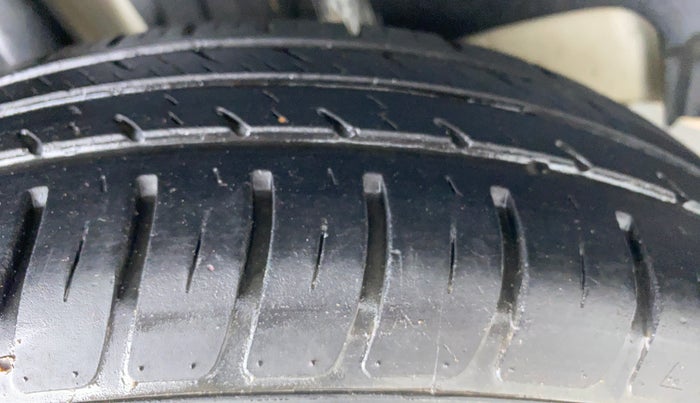 2019 Maruti Swift VXI D, Petrol, Manual, 24,852 km, Right Rear Tyre Tread