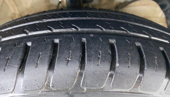2019 Maruti Swift VXI D, Petrol, Manual, 24,852 km, Right Front Tyre Tread