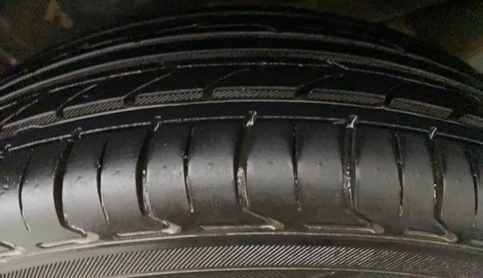 2012 Maruti Wagon R 1.0 VXI, Petrol, Manual, 35,556 km, Left Front Tyre Tread