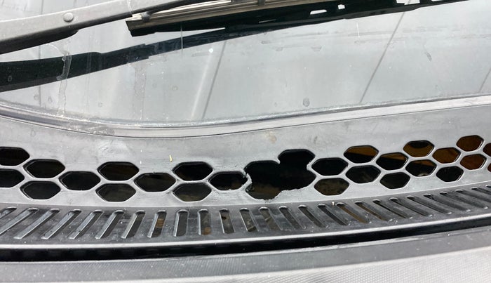 2018 Tata Tiago XT DIESEL, Diesel, Manual, 97,015 km, Bonnet (hood) - Cowl vent panel has minor damage