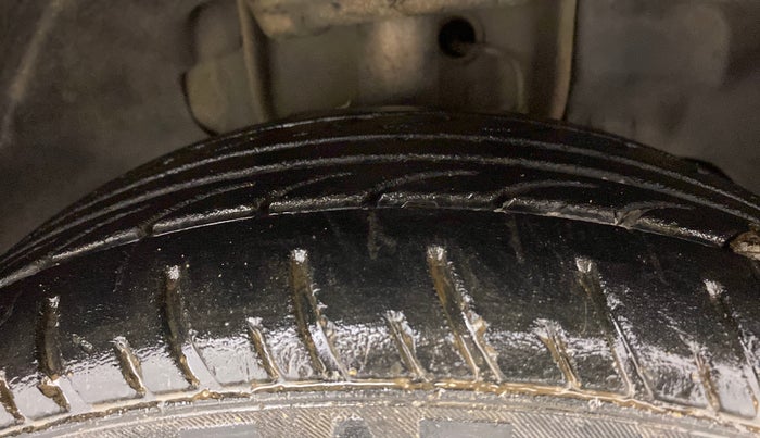 2018 Tata Tiago XT DIESEL, Diesel, Manual, 97,015 km, Right Front Tyre Tread