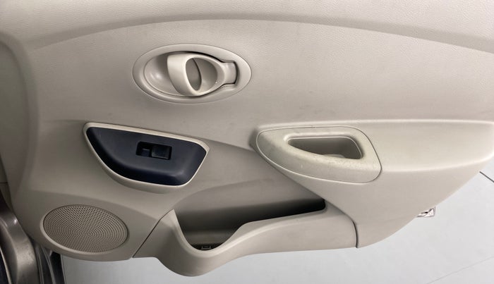 2016 Datsun Go T, Petrol, Manual, 44,092 km, Driver Side Door Panels Control