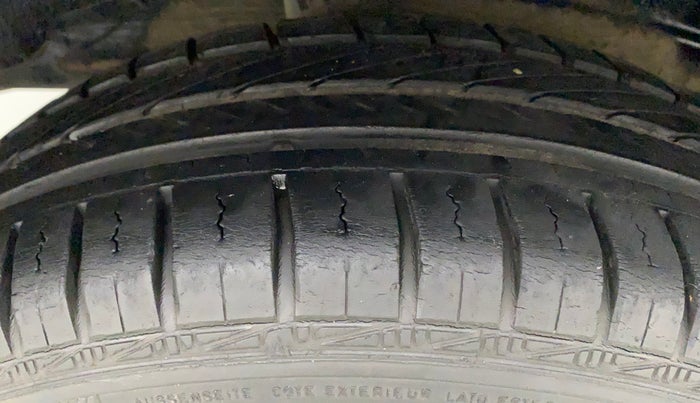 2012 Toyota Etios Liva G, Petrol, Manual, 32,848 km, Right Rear Tyre Tread