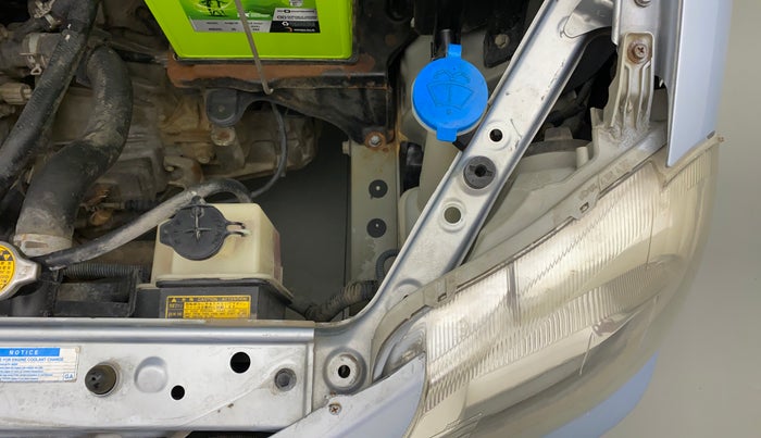 2012 Toyota Etios Liva G, Petrol, Manual, 32,848 km, Left headlight - Clamp has minor damage