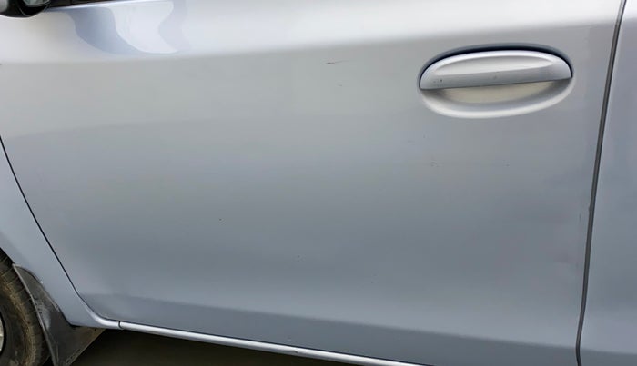 2012 Toyota Etios Liva G, Petrol, Manual, 32,848 km, Front passenger door - Slightly dented