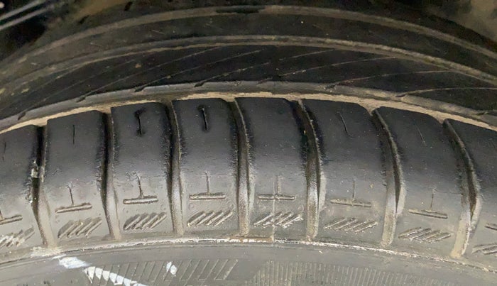 2012 Toyota Etios Liva G, Petrol, Manual, 32,848 km, Left Rear Tyre Tread