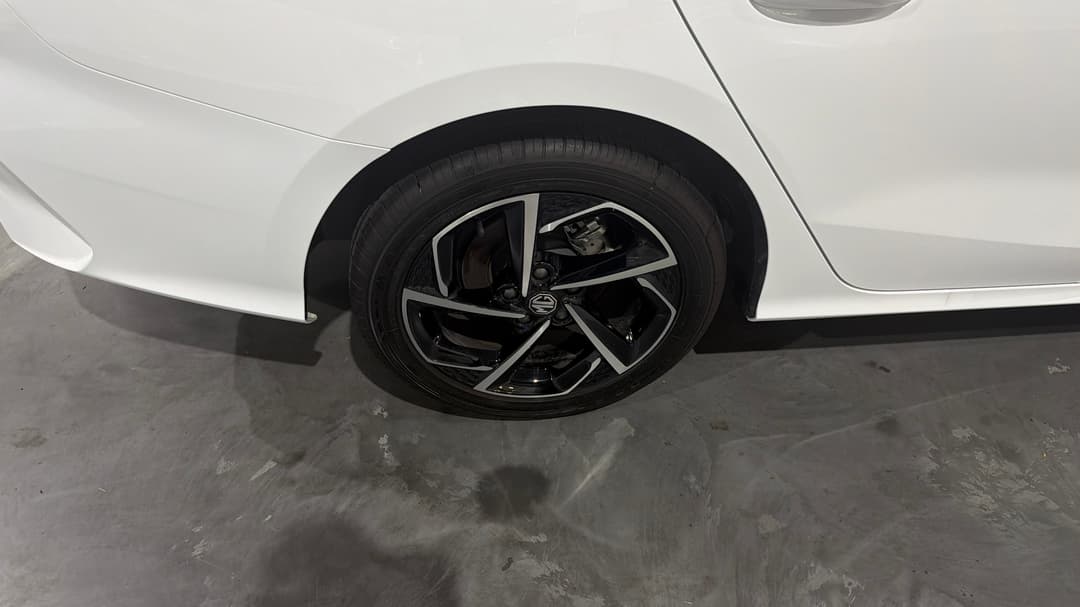 2025 MG Mg5 Essence, Automatic, 4837 km, Right Rear Wheel