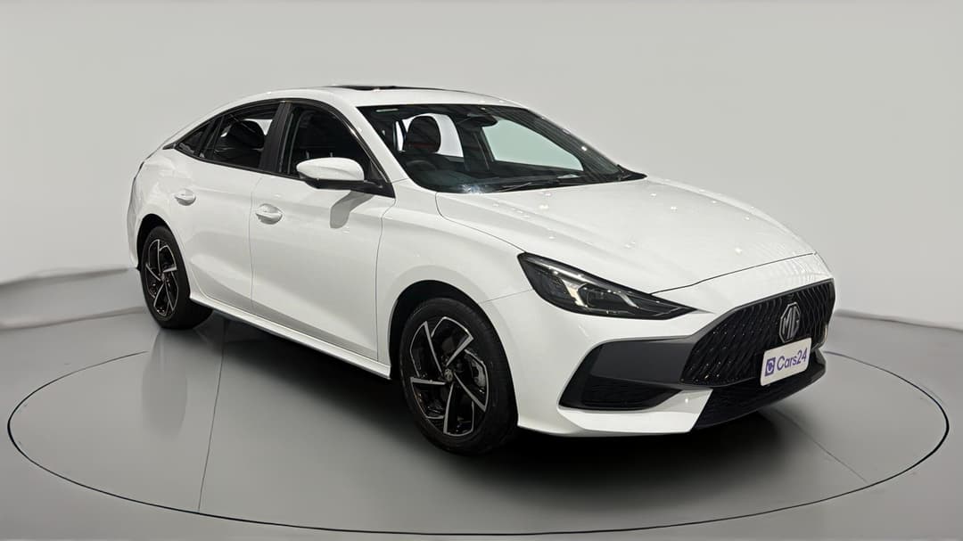 2025 MG Mg5 Essence, Automatic, 4837 km, Right Front Diagonal (45- Degree) View