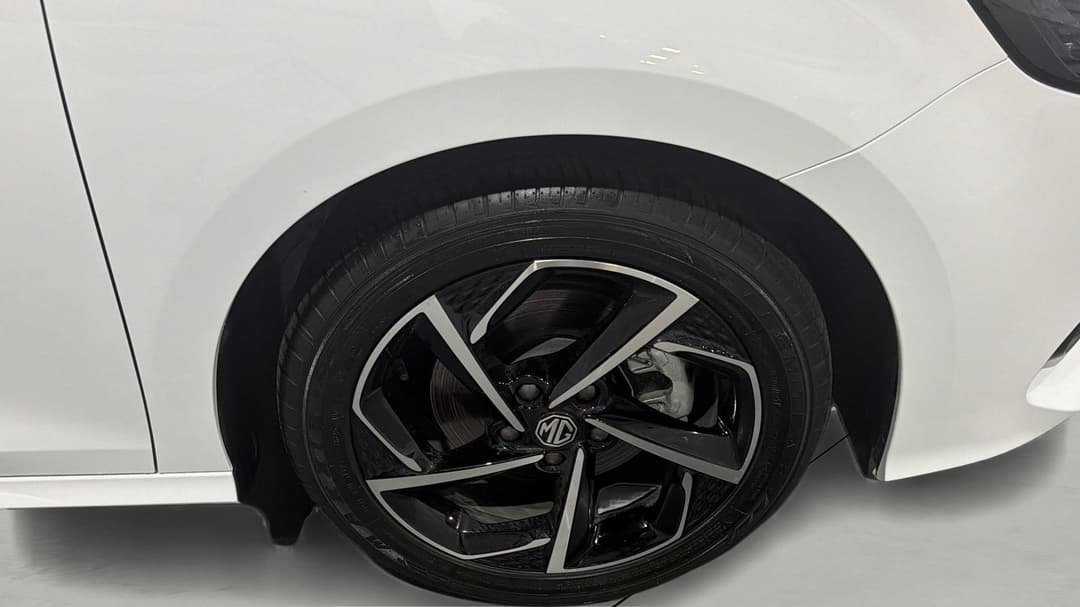 2025 MG Mg5 Essence, Automatic, 4837 km, Right Front Wheel