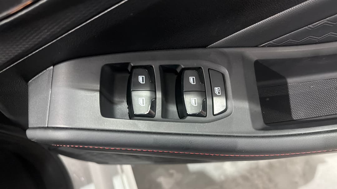 2025 MG Mg5 Essence, Automatic, 4837 km, Drivers Side Door Panel Controls