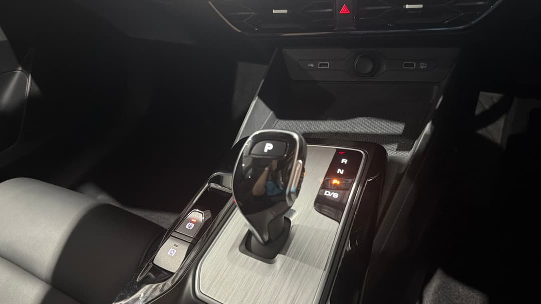 2025 MG Mg5 Essence, Automatic, 4837 km, Gear Lever 