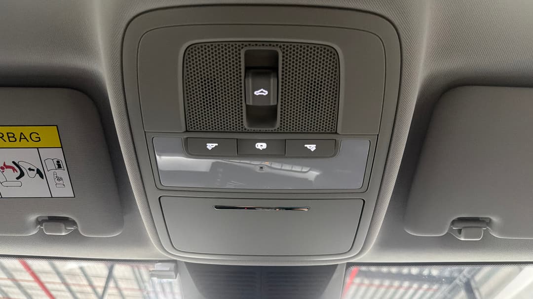 2025 MG Mg5 Essence, Automatic, 4837 km, On-Roof Controls/Sunglass holder