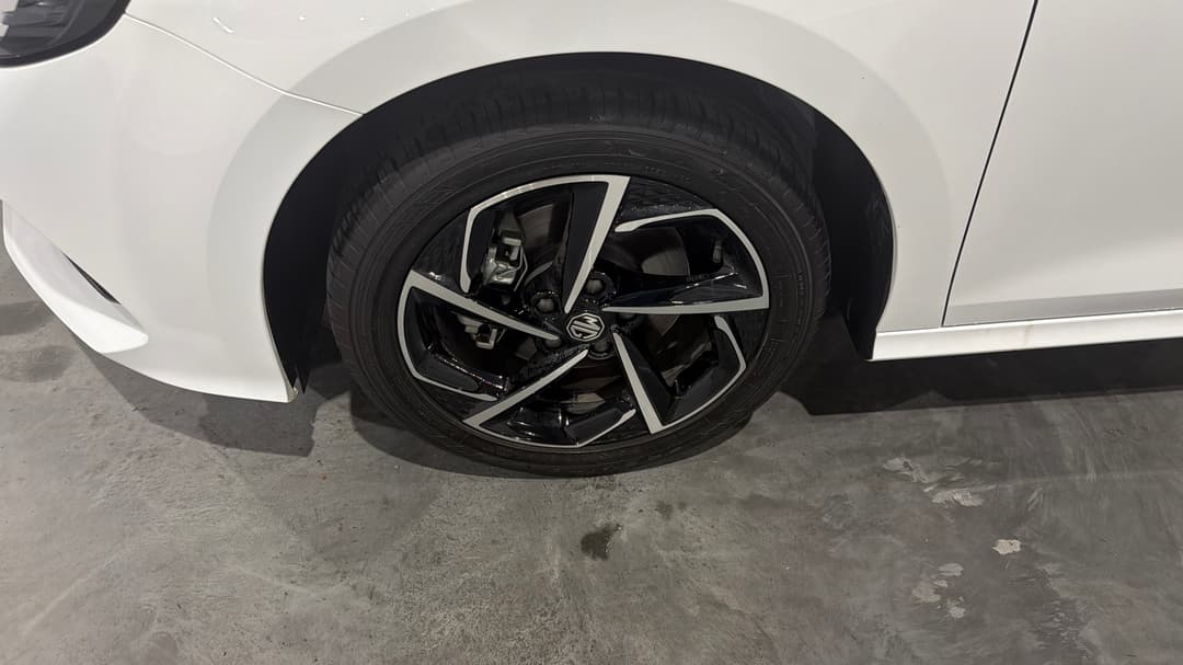 2025 MG Mg5 Essence, Automatic, 4837 km, Left Front Wheel