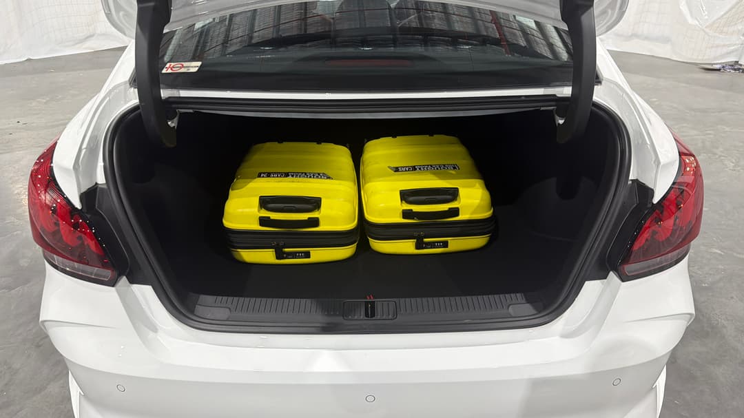 2025 MG Mg5 Essence, Automatic, 4837 km, Boot Inside View with Luggage