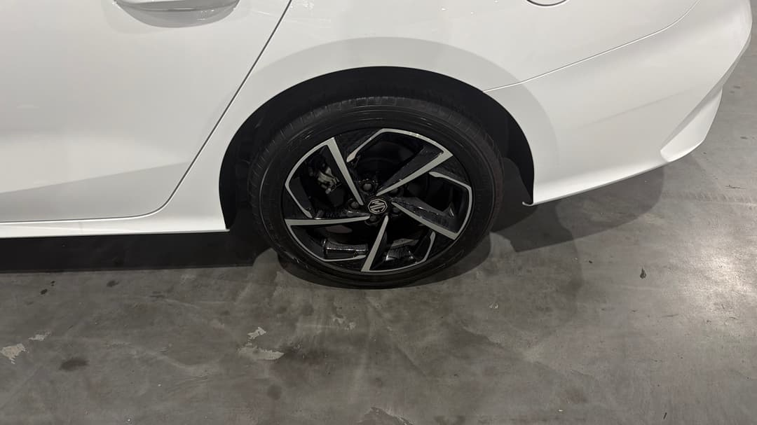 2025 MG Mg5 Essence, Automatic, 4837 km, Left Rear Wheel