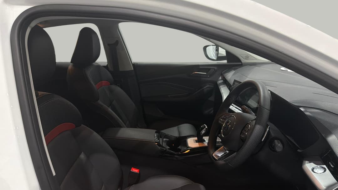 2025 MG Mg5 Essence, Automatic, 4837 km, Right Side Front Door Cabin View
