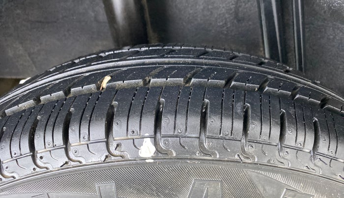 2017 Datsun Redi Go T (O), Petrol, Manual, 6,901 km, Right Rear Tyre Tread