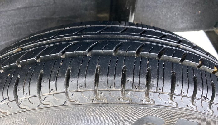 2017 Datsun Redi Go T (O), Petrol, Manual, 6,901 km, Left Rear Tyre Tread