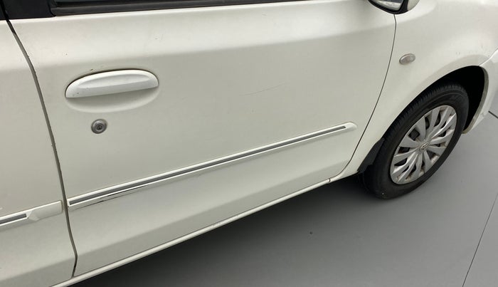 2011 Toyota Etios G, Petrol, Manual, 75,488 km, Driver-side door - Minor scratches