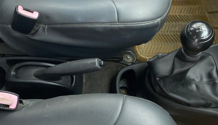 2011 Toyota Etios G, Petrol, Manual, 75,488 km, Gear Lever