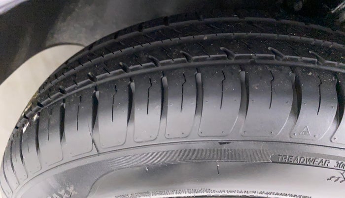 2017 Hyundai Elite i20 ERA 1.2, Petrol, Manual, 26,145 km, Left Front Tyre Tread