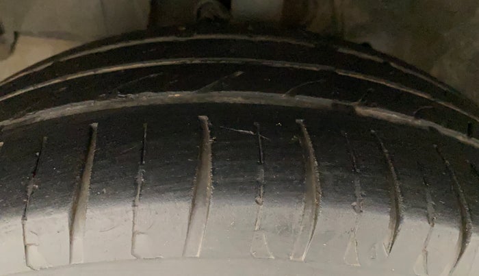 2018 Honda WR-V 1.5L I-DTEC VX MT, Diesel, Manual, 1,17,963 km, Left Front Tyre Tread