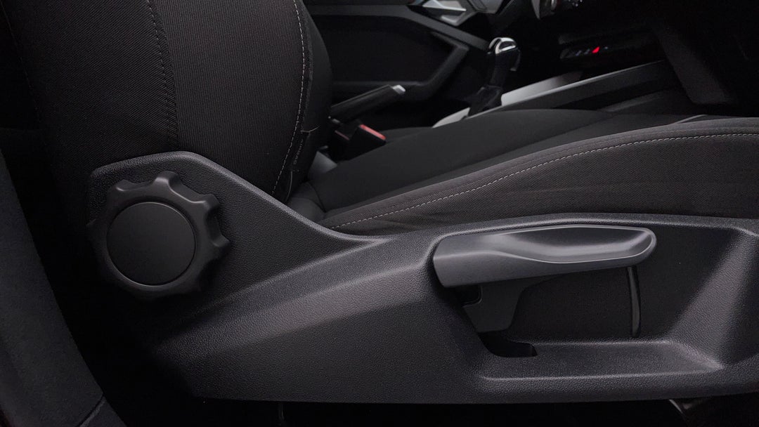 2020 Audi A1 35 Tfsi S Tronic, Automatic, 60862 km, Drivers Side Adjustment Panel