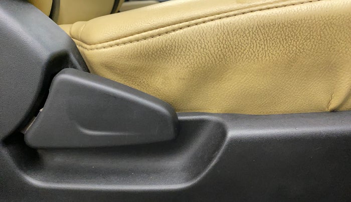 2017 Datsun Redi Go T (O), Petrol, Manual, 52,787 km, Driver Side Adjustment Panel