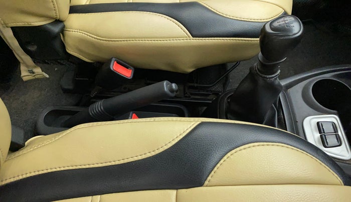 2017 Datsun Redi Go T (O), Petrol, Manual, 52,787 km, Gear Lever