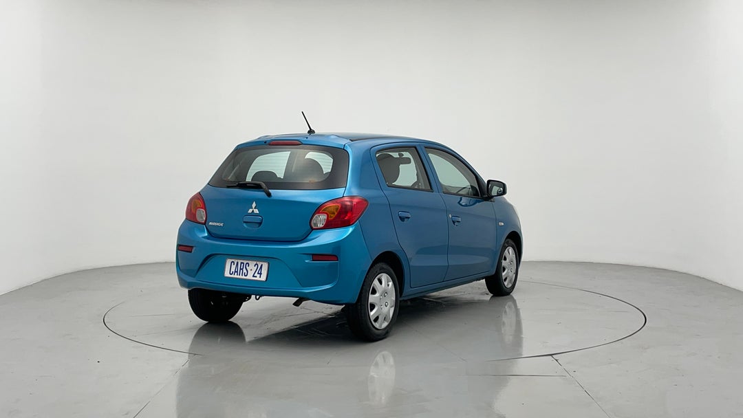 Right Back Diagonal (45- Degree) View