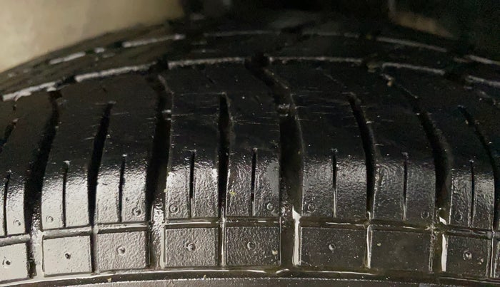 2014 Maruti Ritz VXI, Petrol, Manual, 35,649 km, Left Rear Tyre Tread